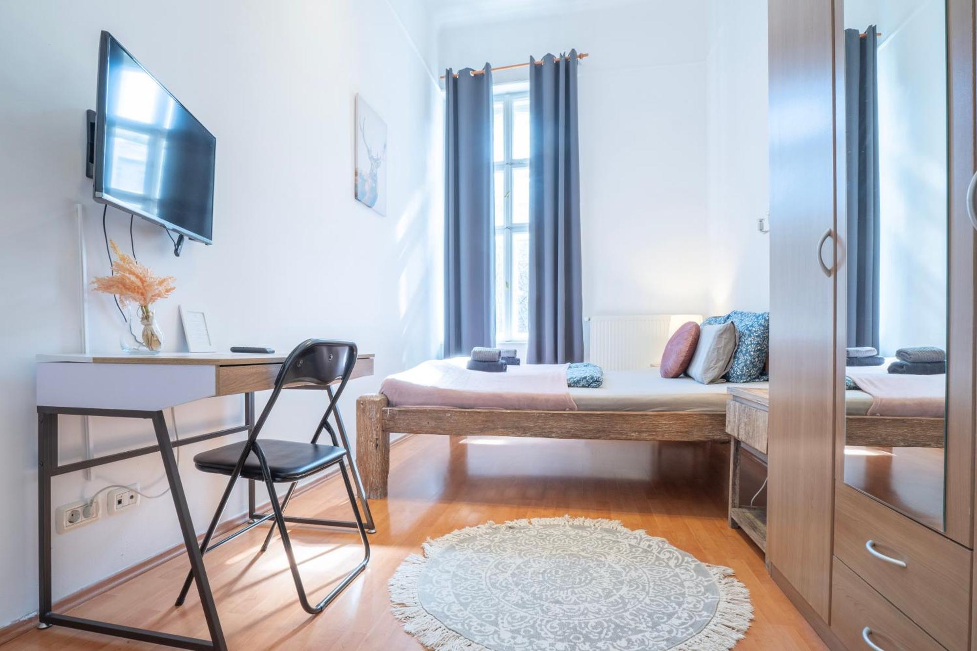 Cedar Inn Budapest - Palace District Bagian luar foto