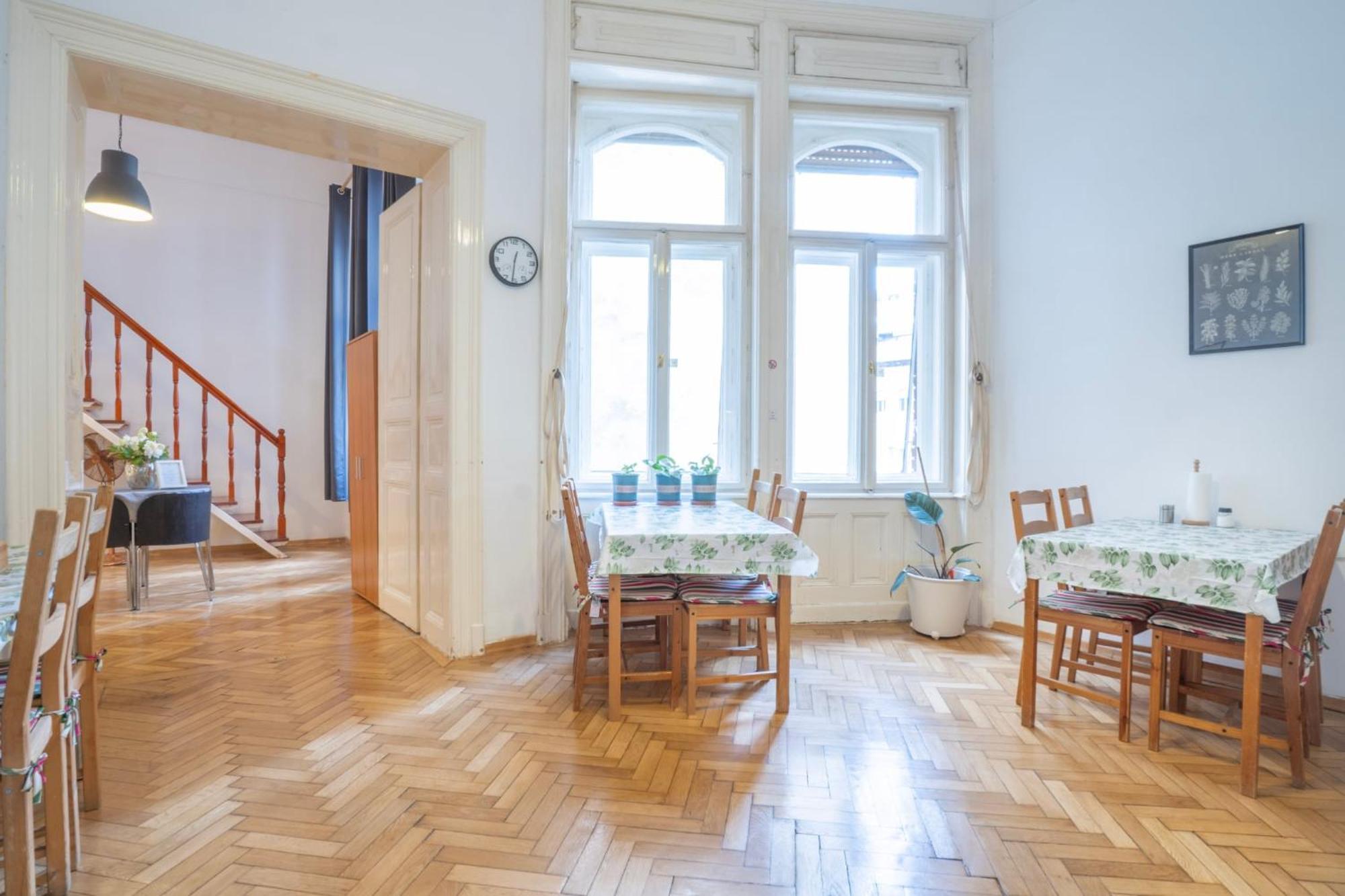 Cedar Inn Budapest - Palace District Bagian luar foto